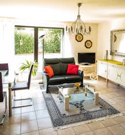 Lägenhet att hyra för 1 350 € i månaden i Bonn, Hinter Hoben