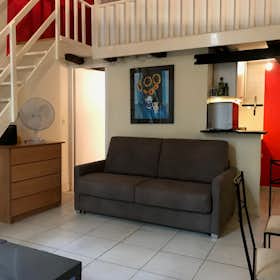Studio for rent for €1,670 per month in Paris, Rue Saint-Denis