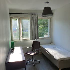 Private room for rent for €525 per month in Helsinki, Tuulimyllyntie