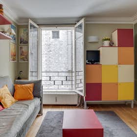 Studio for rent for €1,650 per month in Paris, Rue de Lévis