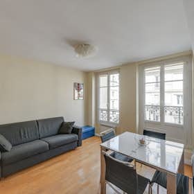 Apartment for rent for €2,000 per month in Paris, Rue Saint-Denis