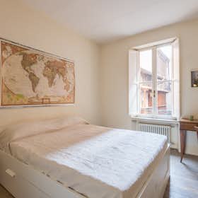 Apartment for rent for €2,100 per month in Rome, Via del Pozzuolo