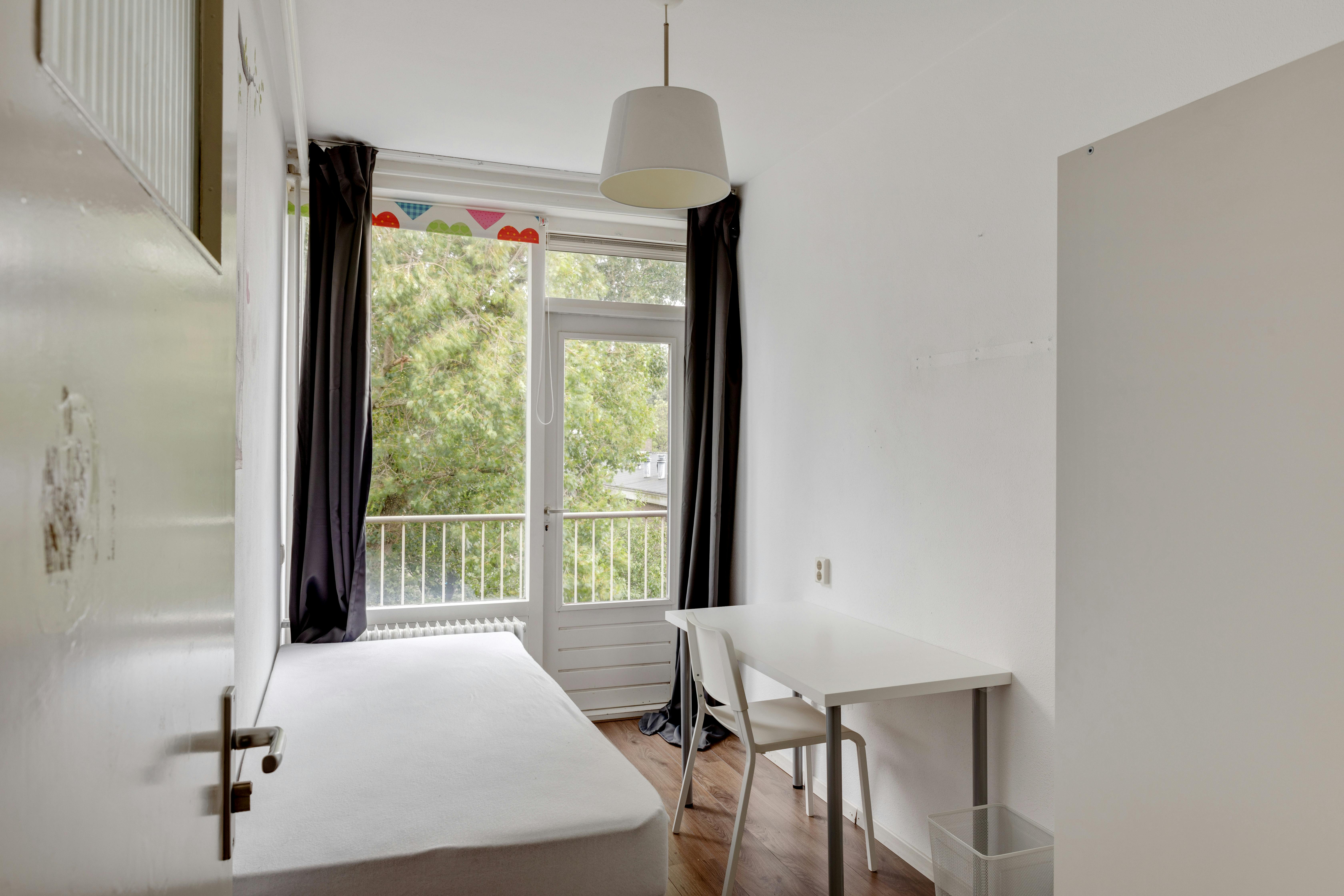 Private room for rent for €850 per month in Rotterdam, Hendrik van Bontsfortstraat