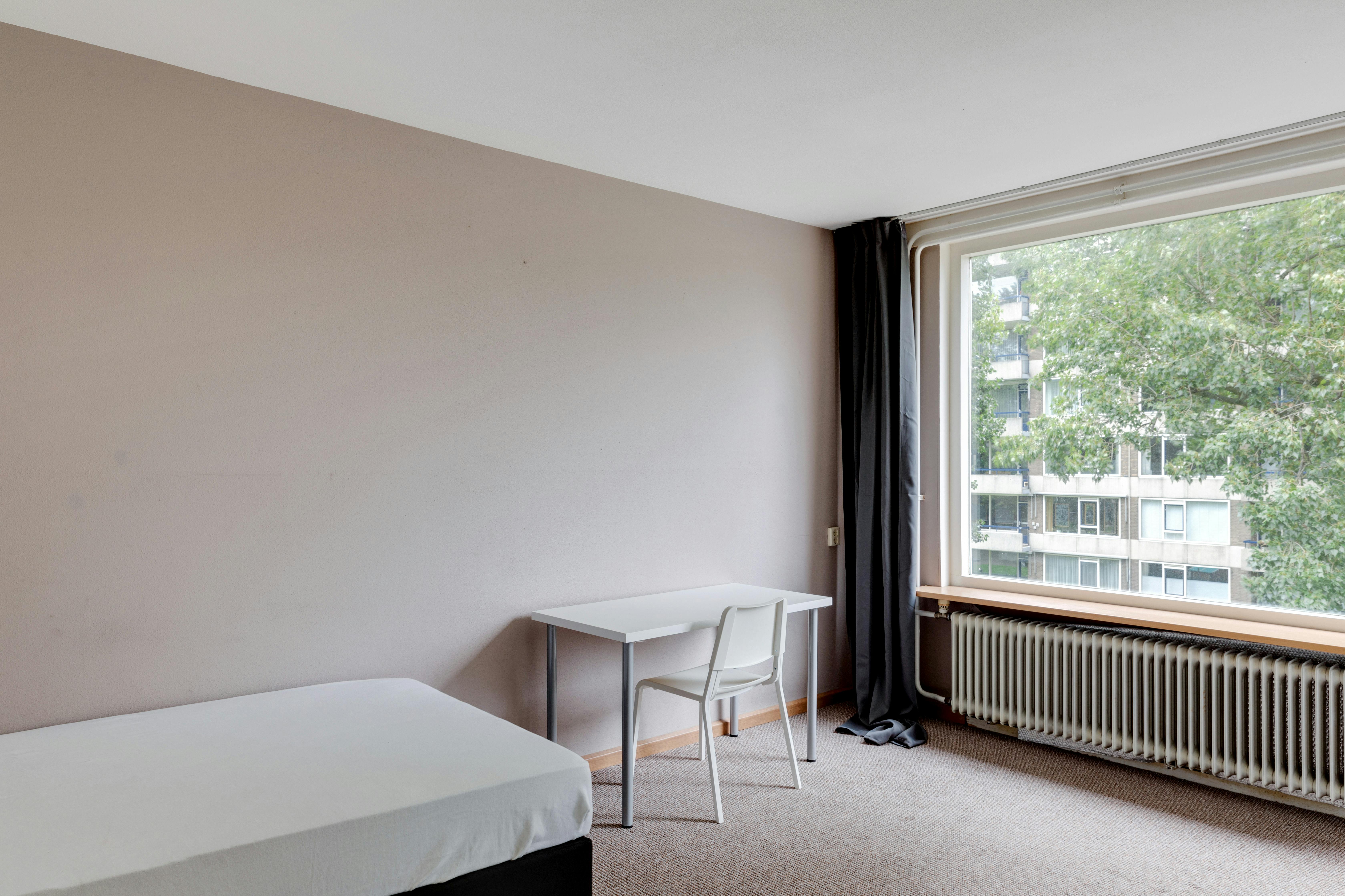 Private room for rent for €950 per month in Rotterdam, Hendrik van Bontsfortstraat