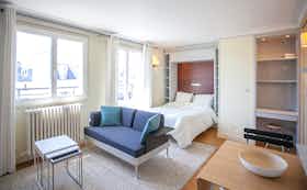 Studio for rent for €1,450 per month in Paris, Rue des Entrepreneurs