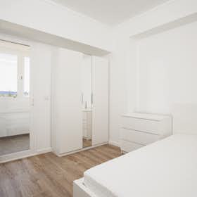 Private room for rent for €550 per month in Lisbon, Avenida do Brasil