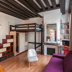 Studio for rent for €1,550 per month in Paris, Rue de Fourcy