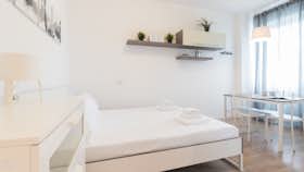Wohnung zu mieten für 1.498 € pro Monat in Milan, Via Andrea Maria Ampère