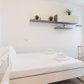 Квартира за оренду для 1 498 EUR на місяць у Milan, Via Andrea Maria Ampère