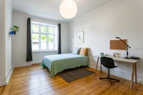 Отдельная комната сдается в аренду за 10 252 DKK в месяц в Frederiksberg C, Frederiksberg Allé