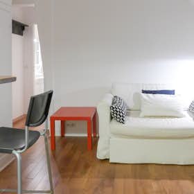 Apartment for rent for €1,900 per month in Paris, Rue Vaneau