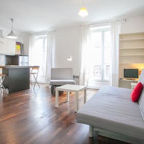 Studio for rent for €1,450 per month in Paris, Rue Lacharrière