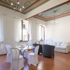 Apartment for rent for €1,550 per month in Florence, Via delle Ruote