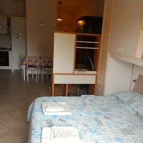 Studio for rent for €1,650 per month in Florence, Via Lorenzo Bardelli
