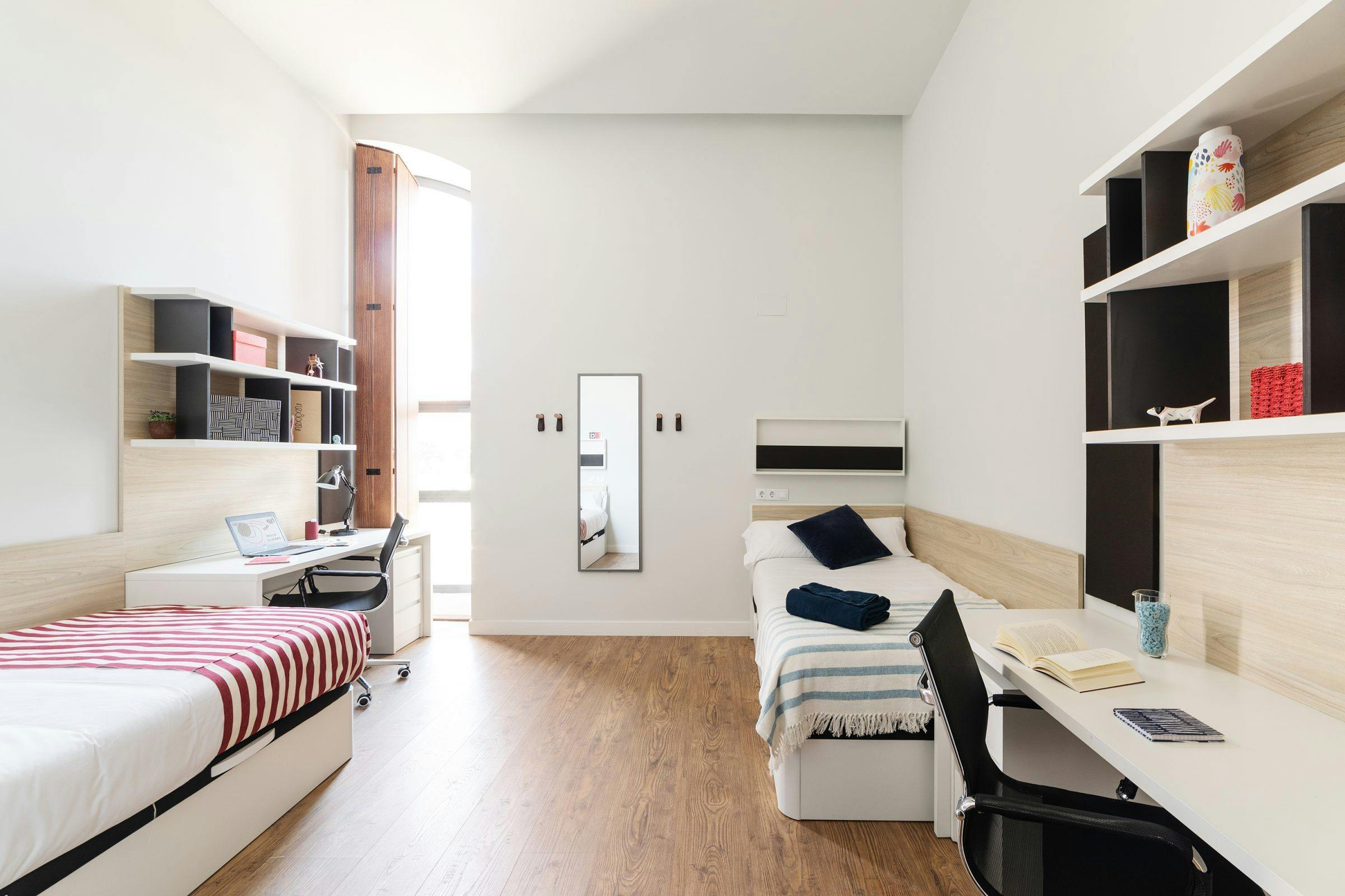 Shared room for rent for €857 per month in Alcalá de Henares, Calle de los Colegios