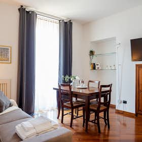 Apartment for rent for €1,750 per month in Milan, Viale Lunigiana