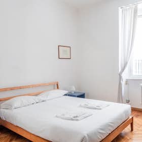 Apartment for rent for €1,700 per month in Milan, Viale Francesco Crispi