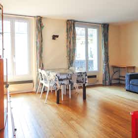 Apartment for rent for €2,350 per month in Paris, Rue d'Alexandrie