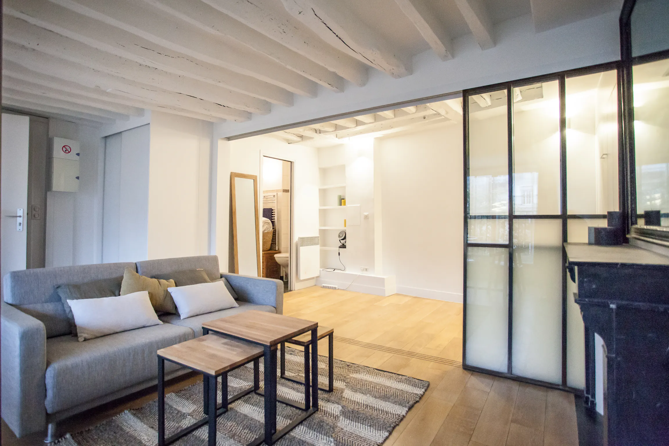 1-Bedroom Apartment in Boulevard des Filles du Calvaire, Paris (1031835) ROOM 1