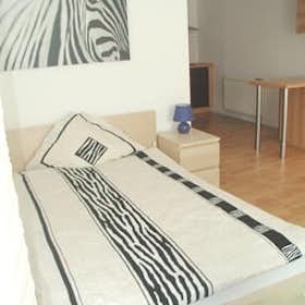Apartament de închiriat pentru 770 EUR pe lună în Frankfurt am Main, Coburger Weg