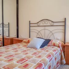Private room for rent for €490 per month in Barcelona, Carrer del Pintor Pahissa
