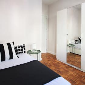 Private room for rent for €625 per month in Madrid, Calle de Alcalá