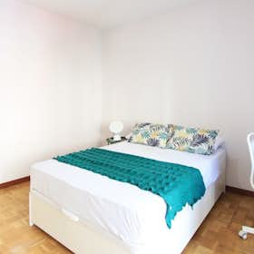 Private room for rent for €640 per month in Madrid, Calle de Alcalá