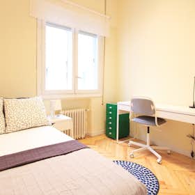 Private room for rent for €600 per month in Madrid, Calle de Amado Nervo