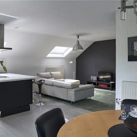 Appartement for rent for € 1.190 per month in Sint-Pieters-Leeuw, Brabantsebaan
