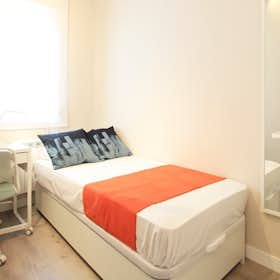 Private room for rent for €590 per month in Madrid, Calle de Áncora