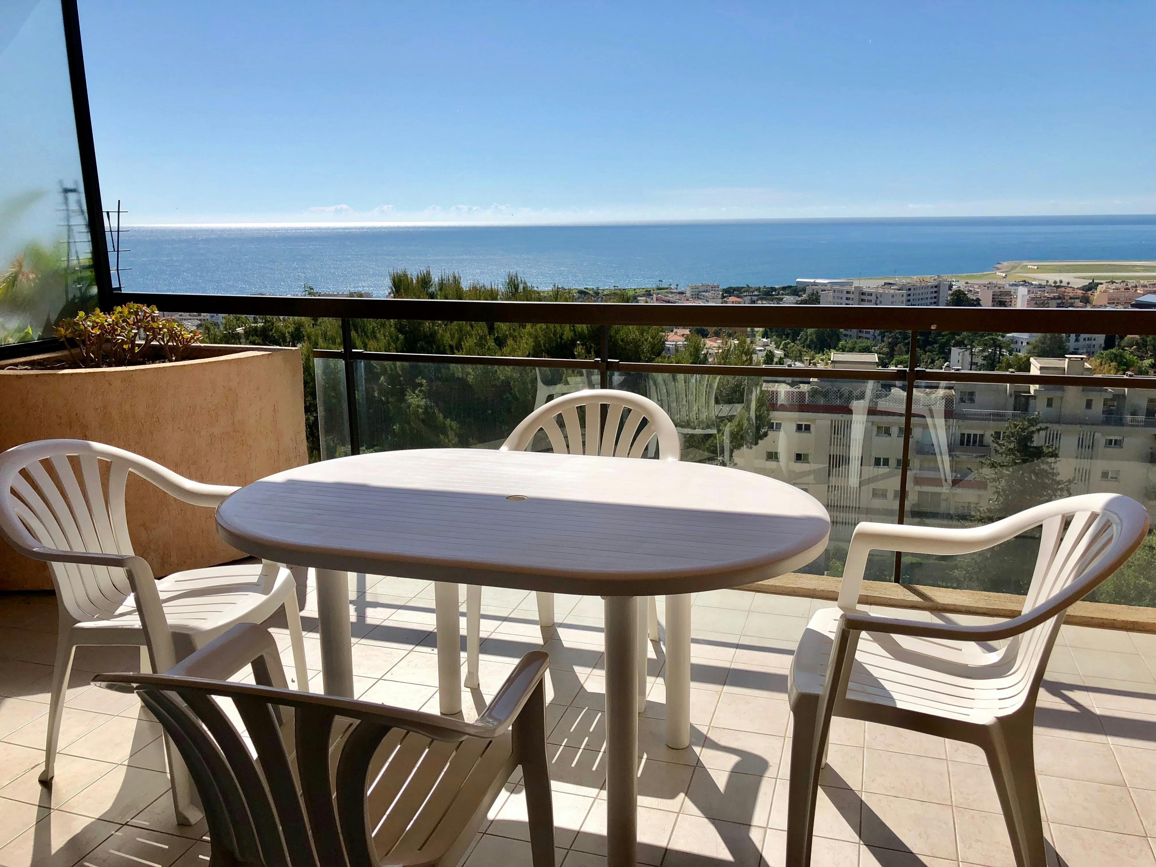 Apartment for rent for €1,290 per month in Nice, Avenue Corniche Fleurie