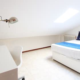 Private room for rent for €580 per month in Madrid, Calle de Ardemans