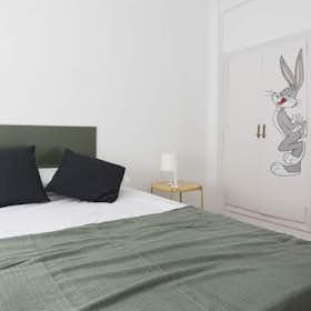 Private room for rent for €600 per month in Madrid, Avenida de Bruselas
