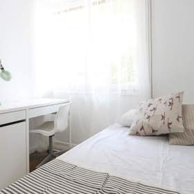 Private room for rent for €570 per month in Madrid, Avenida de Bruselas