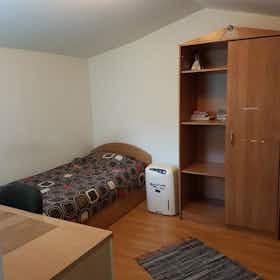 House for rent for €825 per month in Capelle aan den IJssel, Haagwinde