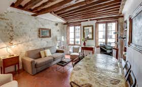 Apartment for rent for €3,500 per month in Paris, Rue des Fontaines du Temple