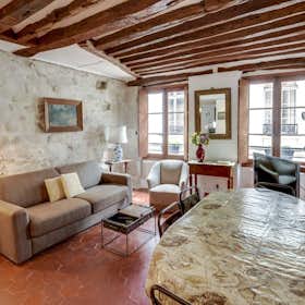 Apartment for rent for €3,500 per month in Paris, Rue des Fontaines du Temple