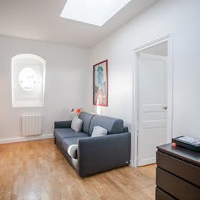 Apartment for rent for €2,300 per month in Paris, Rue de Turbigo