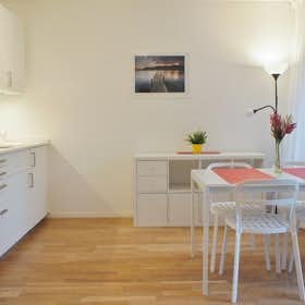 Apartment for rent for €1,590 per month in Berlin, Gürtelstraße