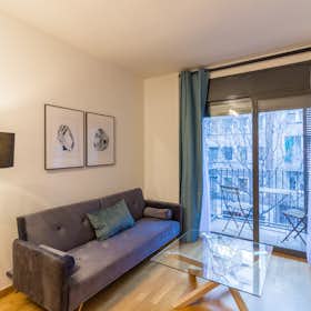 Apartment for rent for €2,750 per month in Barcelona, Carrer d'Entença