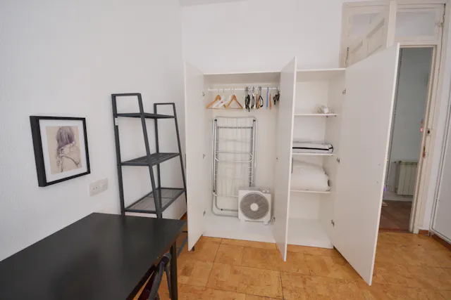 Private room in Calle de las Fuentes, Madrid (1034224) room image 2