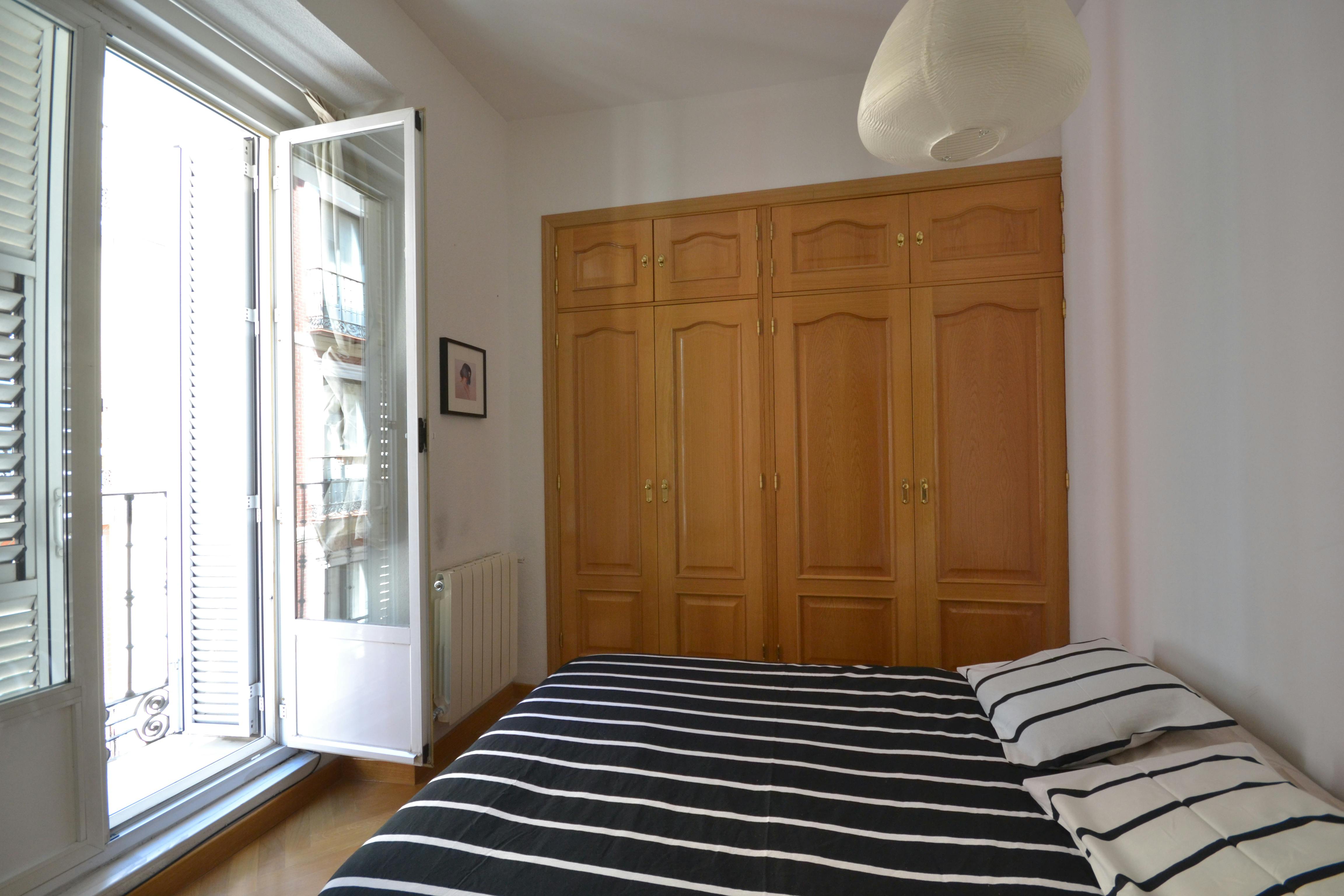 Calle Mesón de Paredes, Madrid preview