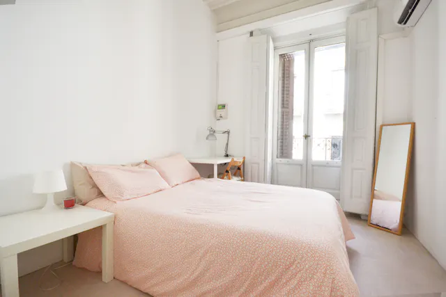 Private room in Calle de las Fuentes, Madrid (1034602) room image 1
