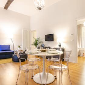 Apartment for rent for €2,600 per month in Bologna, Via Santo Stefano