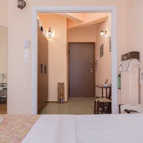 Apartment for rent for €400 per month in Athens, Tsaldari Panagi