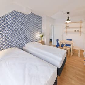 Apartment for rent for €2,850 per month in Berlin, Greifswalder Straße