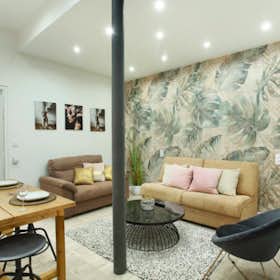 Apartment for rent for €3,750 per month in Paris, Rue Saint-Denis