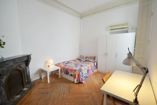 Private room in Calle de las Fuentes, Madrid (1035648) room image 1