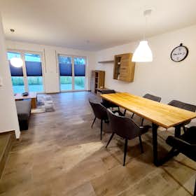 Casa para alugar por € 4.500 por mês em Pilsting, Stadlwiesen