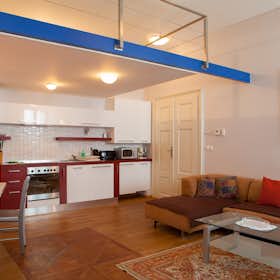 Appartement à louer pour 1 090 €/mois à Ljubljana, Rimska cesta